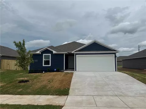921 Rently St, Prairie Grove, AR 72753