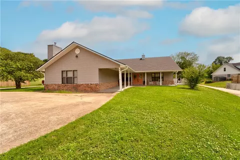 305 Black Oak Rd, Springdale, AR 72764