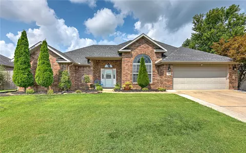 800 Pennington St, Lowell, AR 72745
