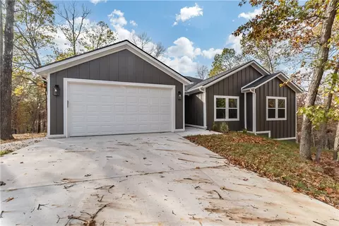 1 N Moors Ln, Bella Vista, AR 72714