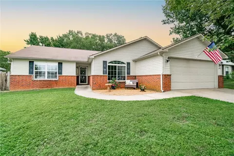 1390 N Genoa Ave, Fayetteville, AR 72704