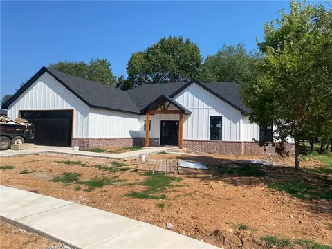 930 Nemett Cir, Pea Ridge, AR 72751