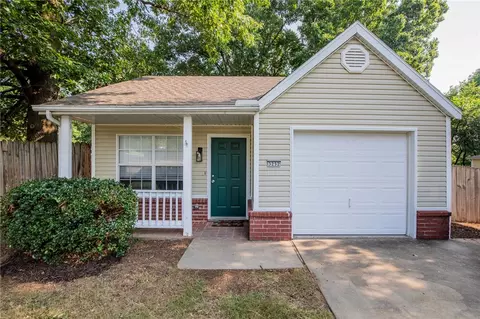3252 Woodridge Dr, Fayetteville, AR 72704
