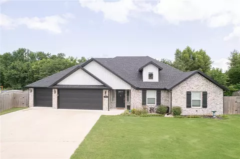 106 Kindley Ct, Gravette, AR 72736