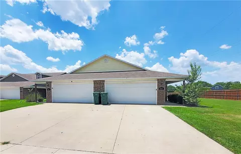 241 N 243 N Marietta Way, Farmington, AR 72730
