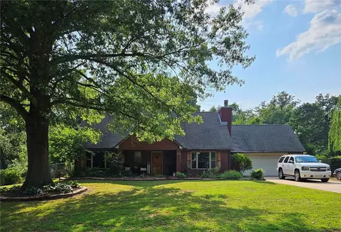 2290 Orchard Hill Rd, Siloam Springs, AR 72761