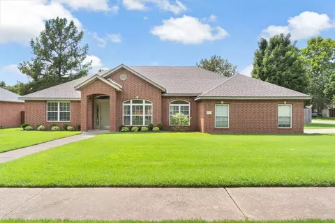 925 Queen Annes Lace Dr, Fayetteville, AR 72704