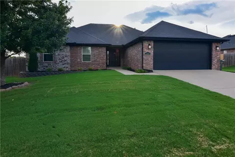 349 N Sabine Pass Rd, Fayetteville, AR 72704