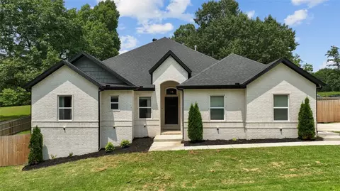 1301 Shepherd St, Pea Ridge, AR 72751