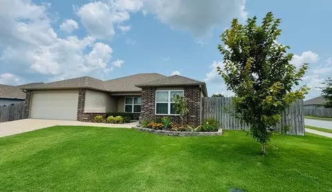 2103 N Lexington St, Siloam Springs, AR 72761