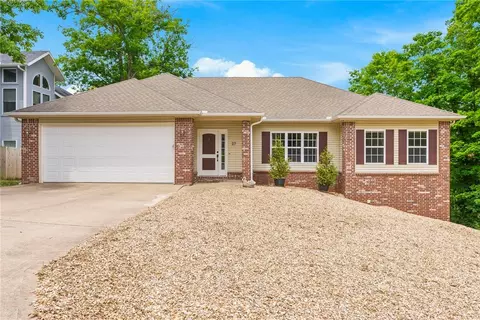 27 Marlborough Dr, Bella Vista, AR 72714