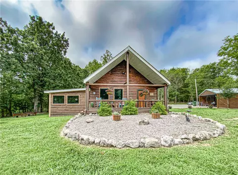 40 Autumn Leaf Ln, Yellville, AR 72687