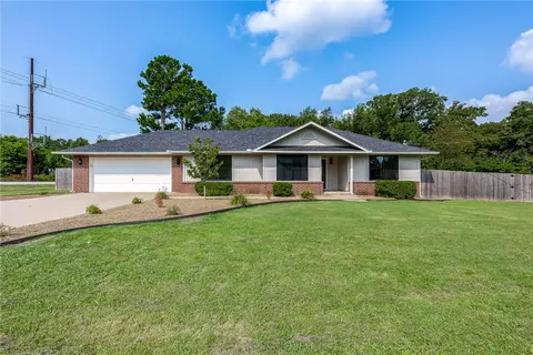 1 Hebrides Dr, Bella Vista, AR 72715