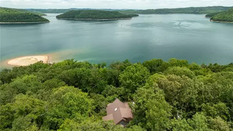 172 N Bluff Rd, Eureka Springs, AR 72631