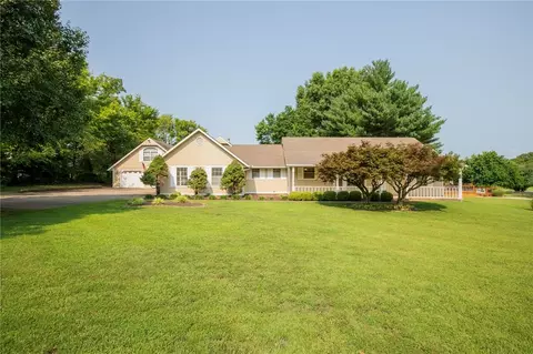 512 SW O St, Bentonville, AR 72712