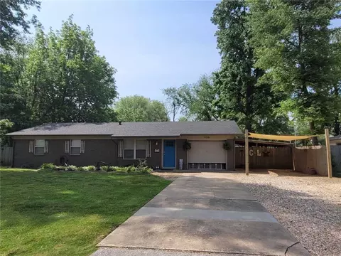 906 SE 3rd St, Bentonville, AR 72712