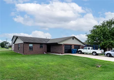 619 621 1st Ave, Gentry, AR 72734