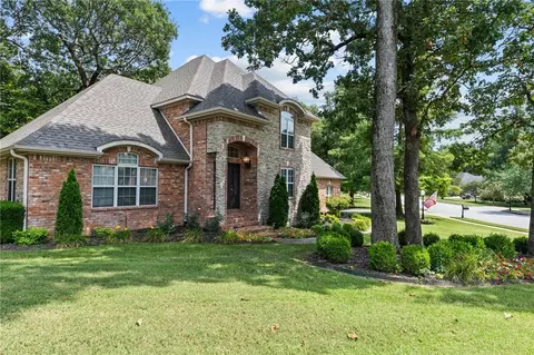 3450 E Natchez Trce, Fayetteville, AR 72703