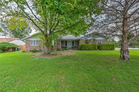 2400 NW Turner Dr, Bentonville, AR 72712