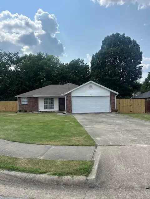 540 Robin Hood Ct, Springdale, AR 72764