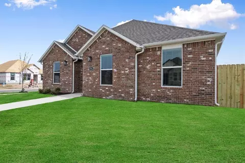4868 W Aurora St, Fayetteville, AR 72704