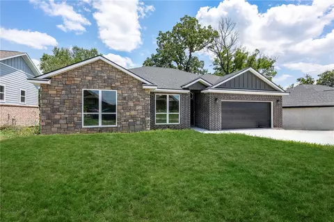 954 Glass St, Cave Springs, AR 72718