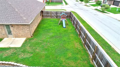 Exterior - 1010 E Sumac St, Rogers, AR 72756 photo 2 of 3