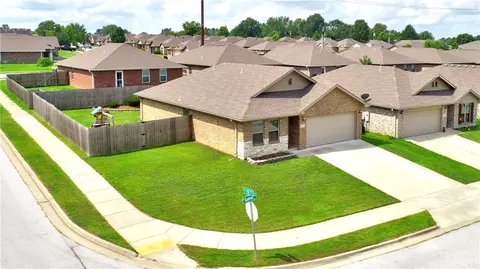 View/Area - 1010 E Sumac St, Rogers, AR 72756 photo 1 of 4