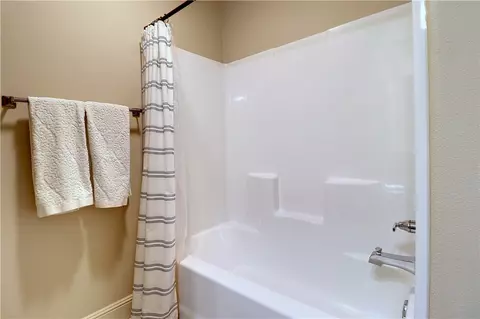 Bath - 1010 E Sumac St, Rogers, AR 72756 photo 2 of 4