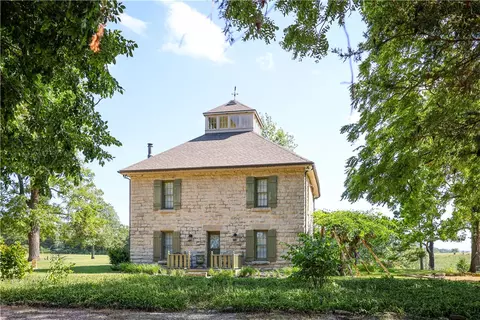 2597 County Road 327, Berryville, AR 72616