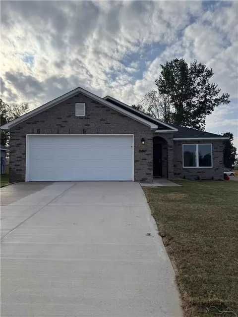 800 S Kit St, Siloam Springs, AR 72761