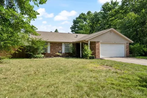 Exterior - 304 Eames Ave, Springdale, AR 72764 photo 2 of 5