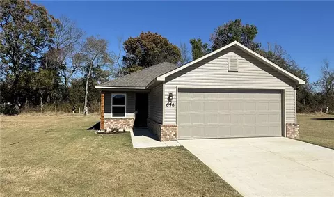 696 Saydi St, Elkins, AR 72727