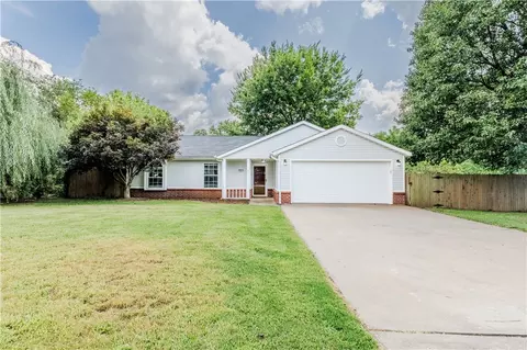 379 Evergreen Ln, Fayetteville, AR 72703