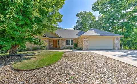 2 Newburgh Ln, Bella Vista, AR 72715