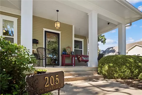 205 SE 3rd St, Bentonville, AR 72712