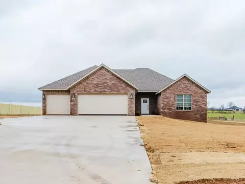 9001 Digby Dr, Gentry, AR 72734