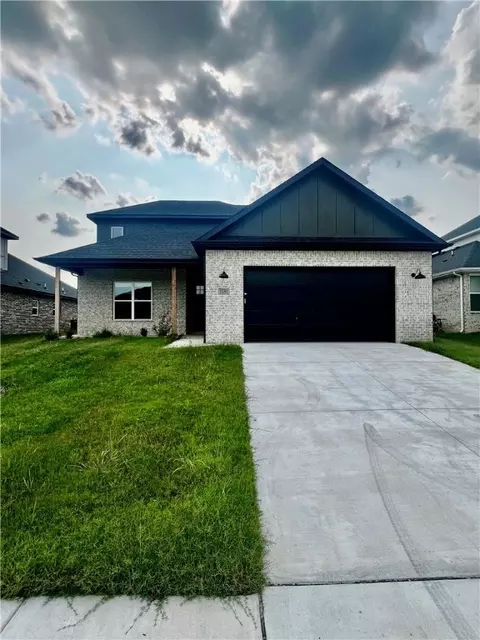 1081 Mammoth St, Bentonville, AR 72713