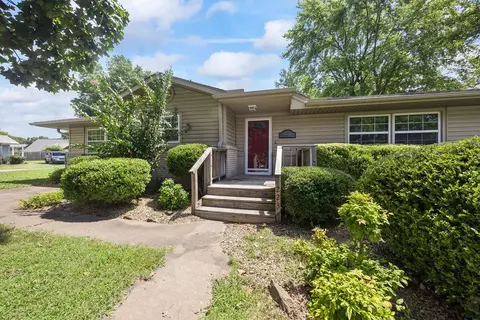 223 N Summit St, Prairie Grove, AR 72753