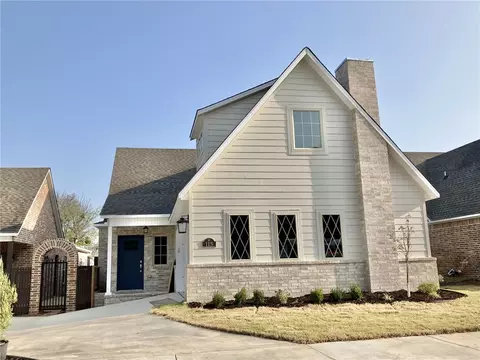115 N Hawkstone Dr, Fayetteville, AR 72704
