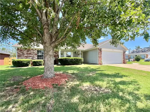 1711 S Beth Dr, Rogers, AR 72758