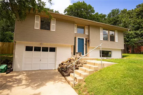 2239 N Mockingbird Ln, Fayetteville, AR 72703