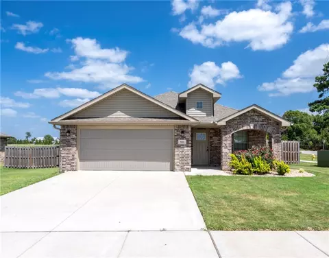 933 S Canvasback Dr, Siloam Springs, AR 72761