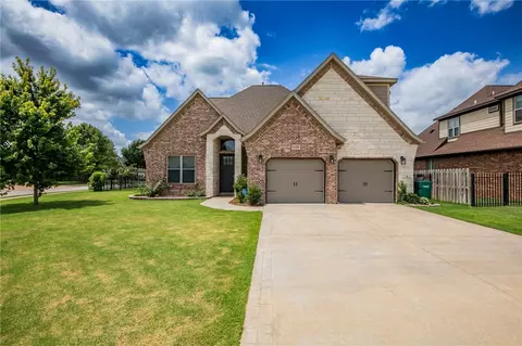 5706 S 65th St, Rogers, AR 72758