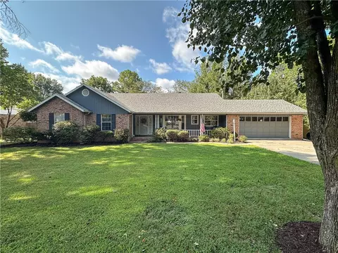 1427 E Stubblefield Rd, Fayetteville, AR 72703