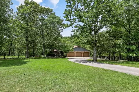 13781 Cedar Cir, Fayetteville, AR 72704