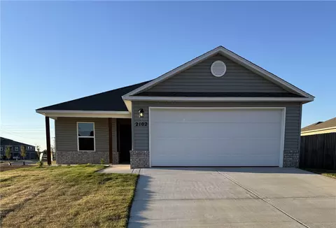 2102 E Sherwood Dr, Siloam Springs, AR 72761