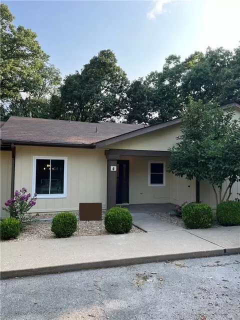 4 Yates Dr, Bella Vista, AR 72714