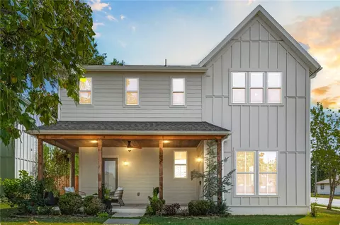 300 NW H St, Bentonville, AR 72712