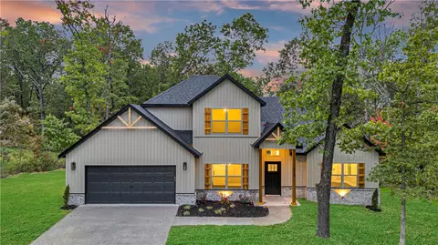 15 Ingleborough Dr, Bella Vista, AR 72715